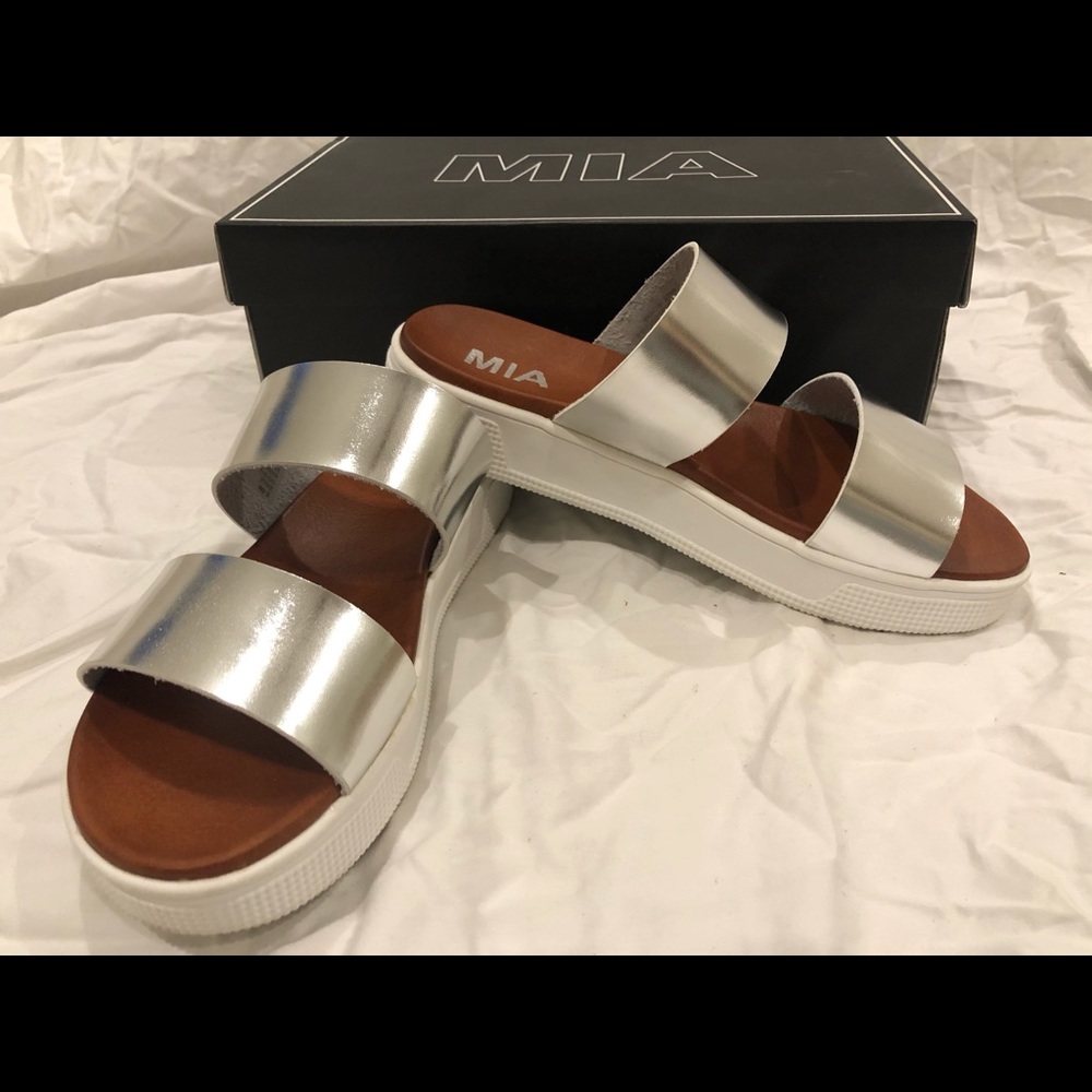 Mia Saige Platform White  Leather Slides 6.5